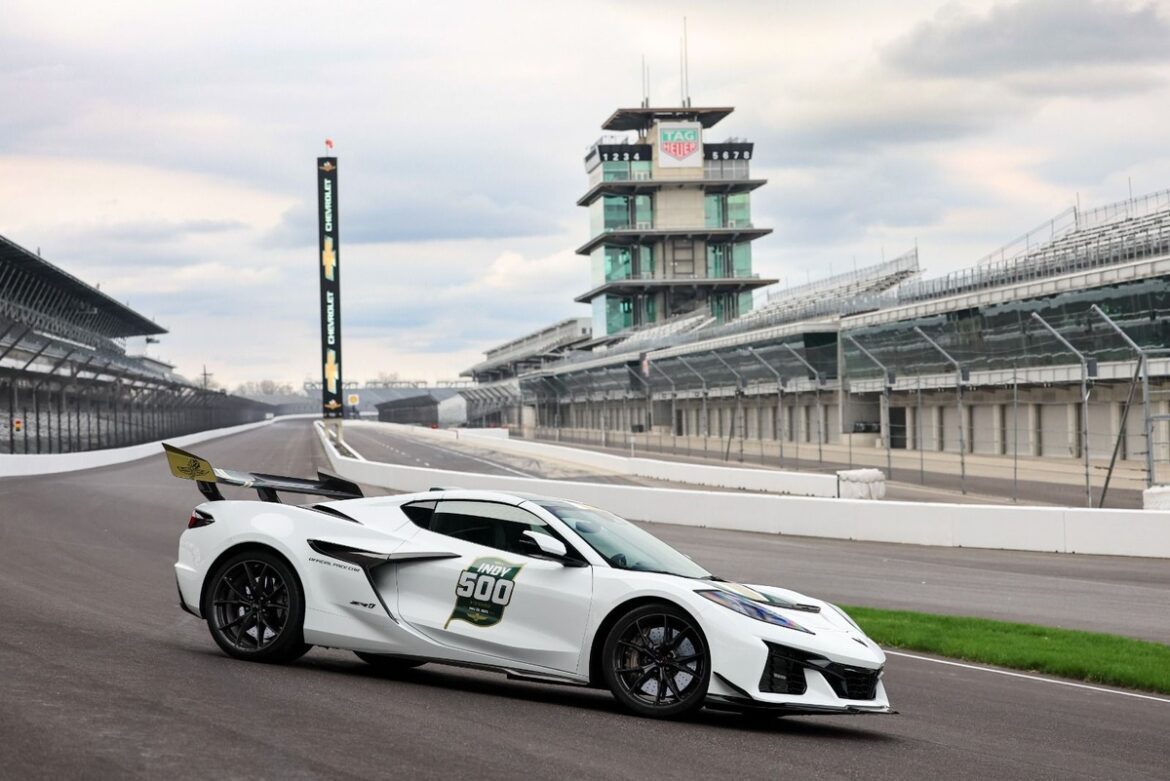 16c-owens-pace-car-25-4061.jpg Unveiling of the Chevrolet Corvette ZR1 Pace Car for the 2025 Indianapolis 500
