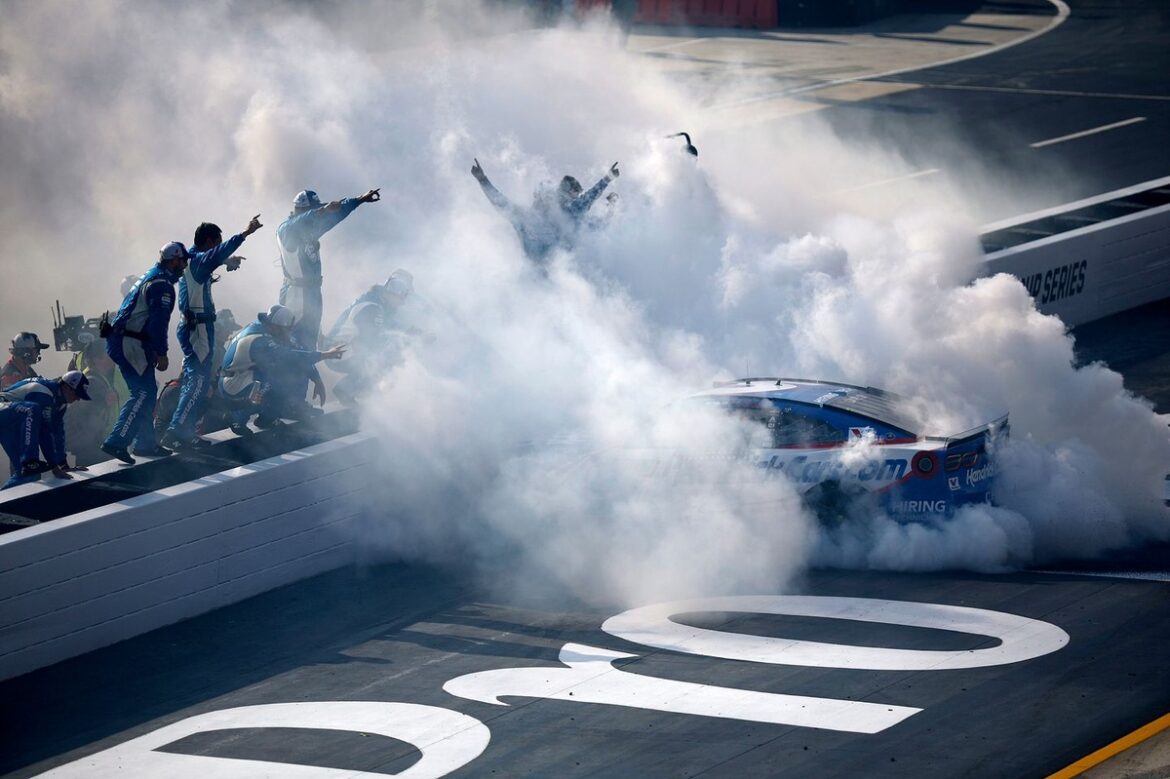 kyle-larson-hendrick-motorspor.jpg Victors and Defeated at NASCAR Bristol