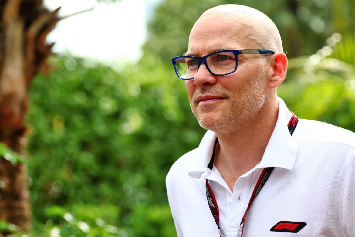 "He's losing his credibility," Villeneuve said regarding Hamilton's current phase.