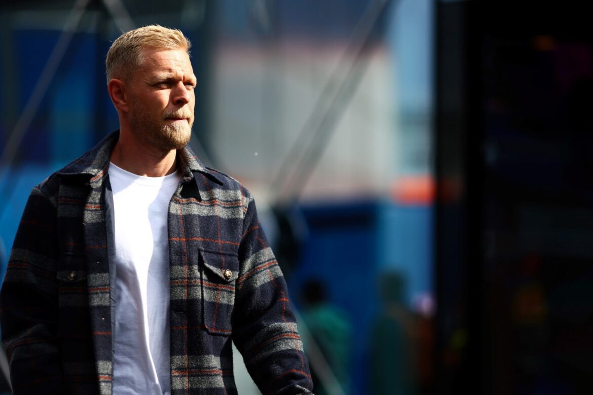 0001299540_HiRes_0XGDMUD0XYJ2YC0P1V5D00Y0QE8F.jpg Magnussen recalls his debut in 2014 and describes McLaren's demand as "ridiculous."