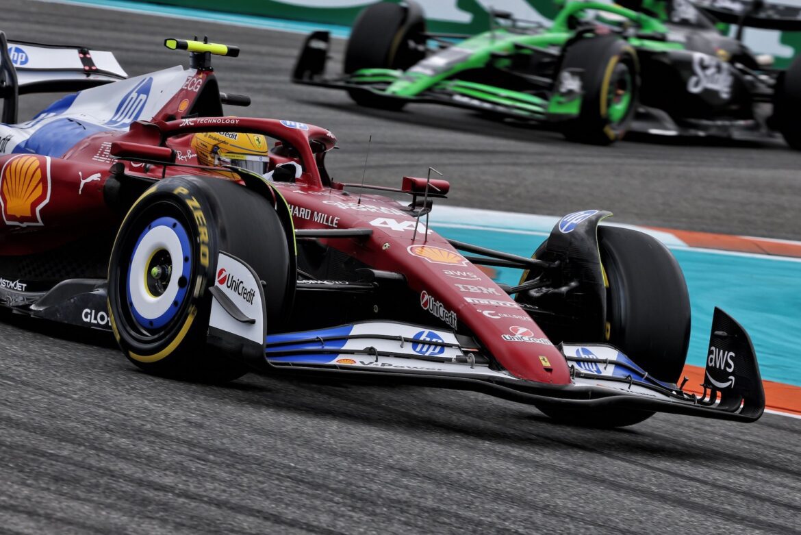 XPB_1341765_HiRes.jpg Lewis Hamilton celebrates podium finish in Miami Sprint.