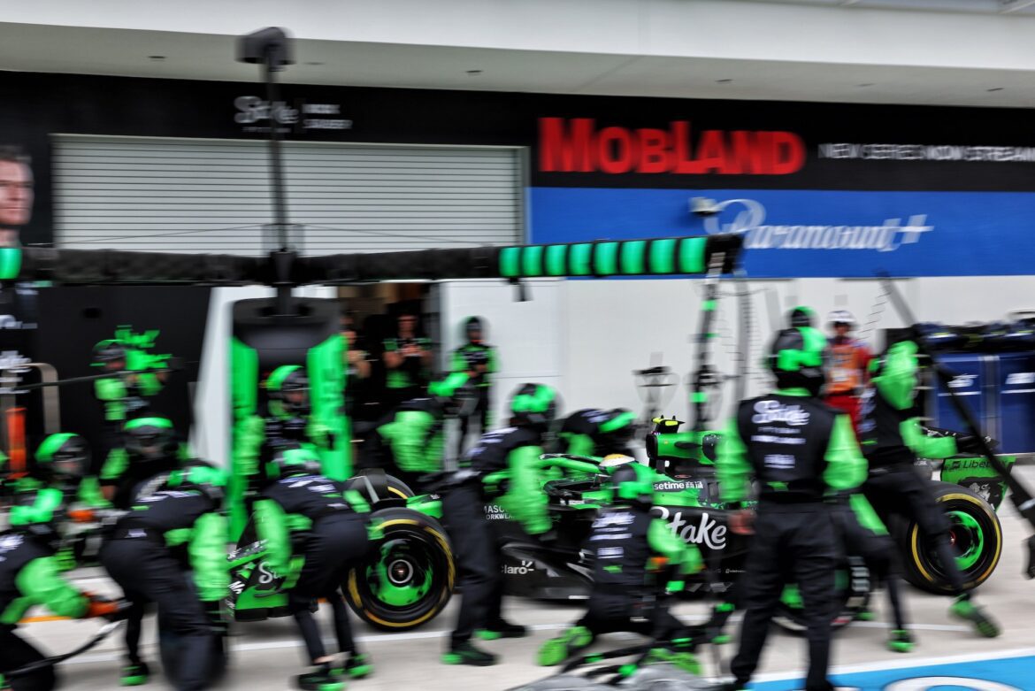 XPB_1343244_HiRes.jpg Gabriel Bortoleto achieves the fastest pit stop at the Miami Grand Prix.