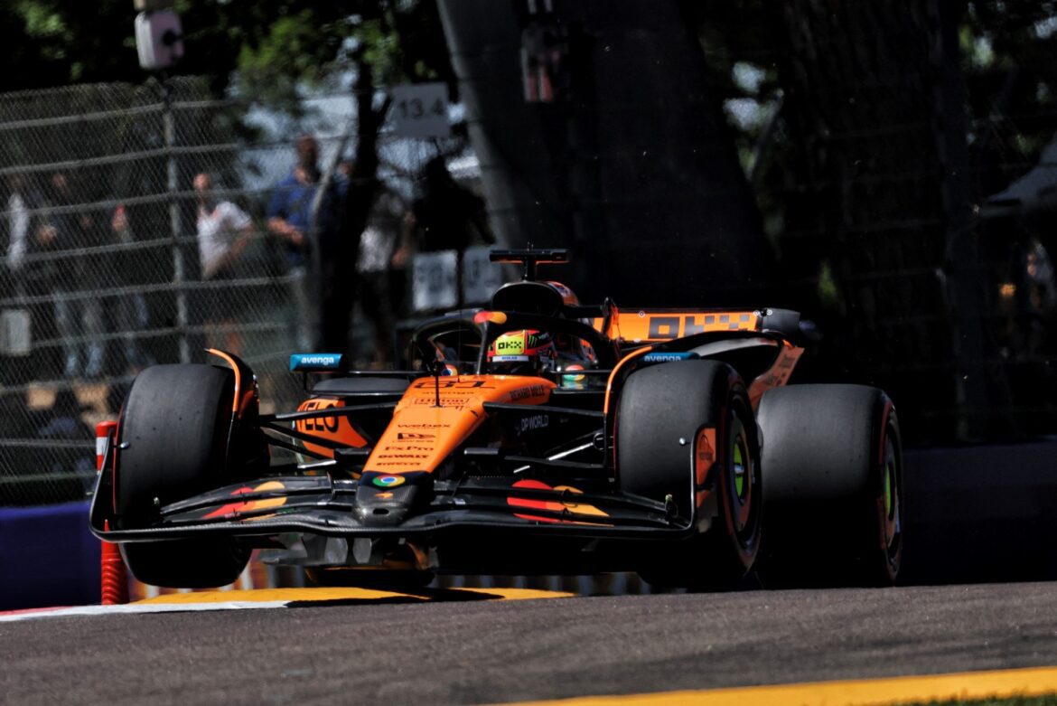 XPB_1344292_HiRes-Custom.jpg McLaren tops qualifying and race simulations; Ferrari struggles with brakes in Imola.