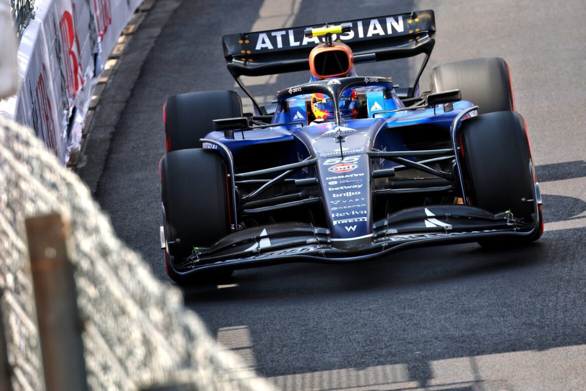 Williams struggles with tires and aims for a comeback in the race with two pit stops.