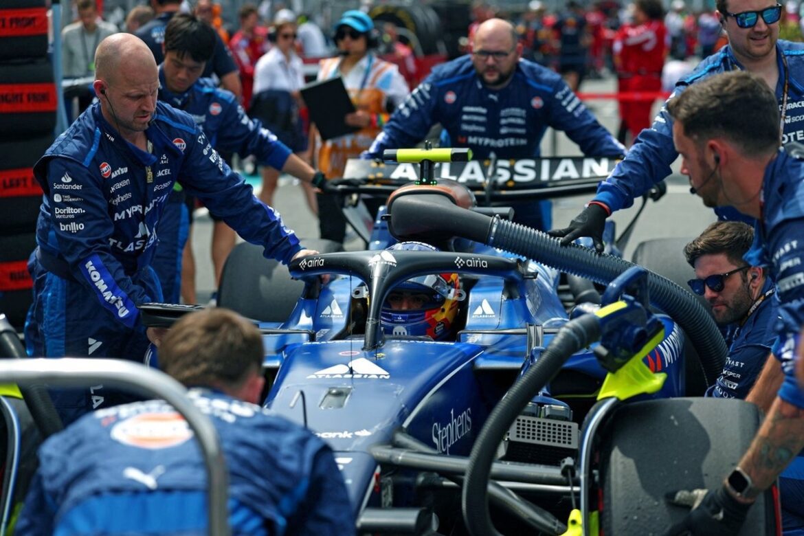 carlos-sainz-williams.jpg Is Williams making the right decision by halting its 2025 F1 development ahead of schedule?