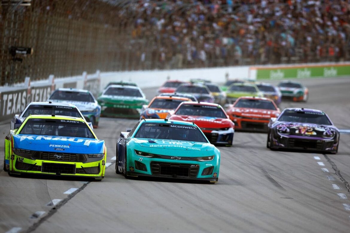 ryan-blaney-team-penske-ford-m.jpg How Michael McDowell's surprising bid for victory ended in a crash.