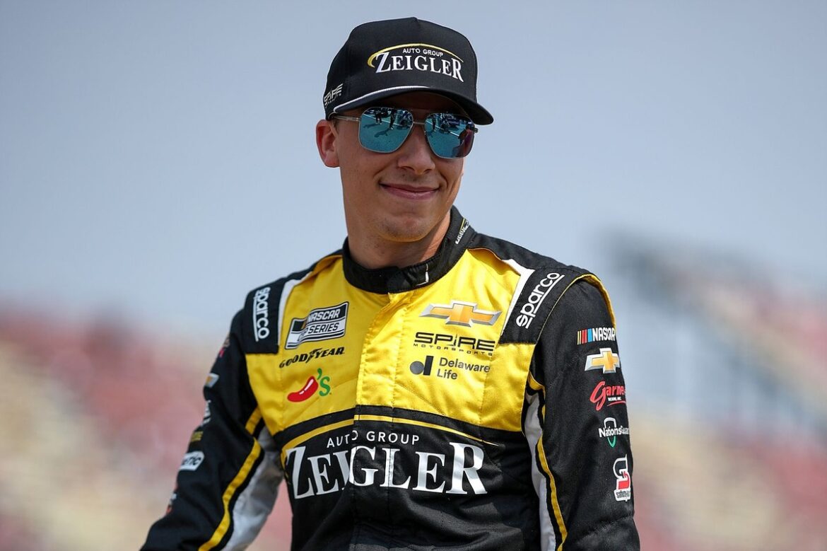 1749330865_carson-hocevar-spire-motorspor.jpg Is the Dispute Resolved? Carson Hocevar Reports "Constructive" Discussions with Ricky Stenhouse Jr.