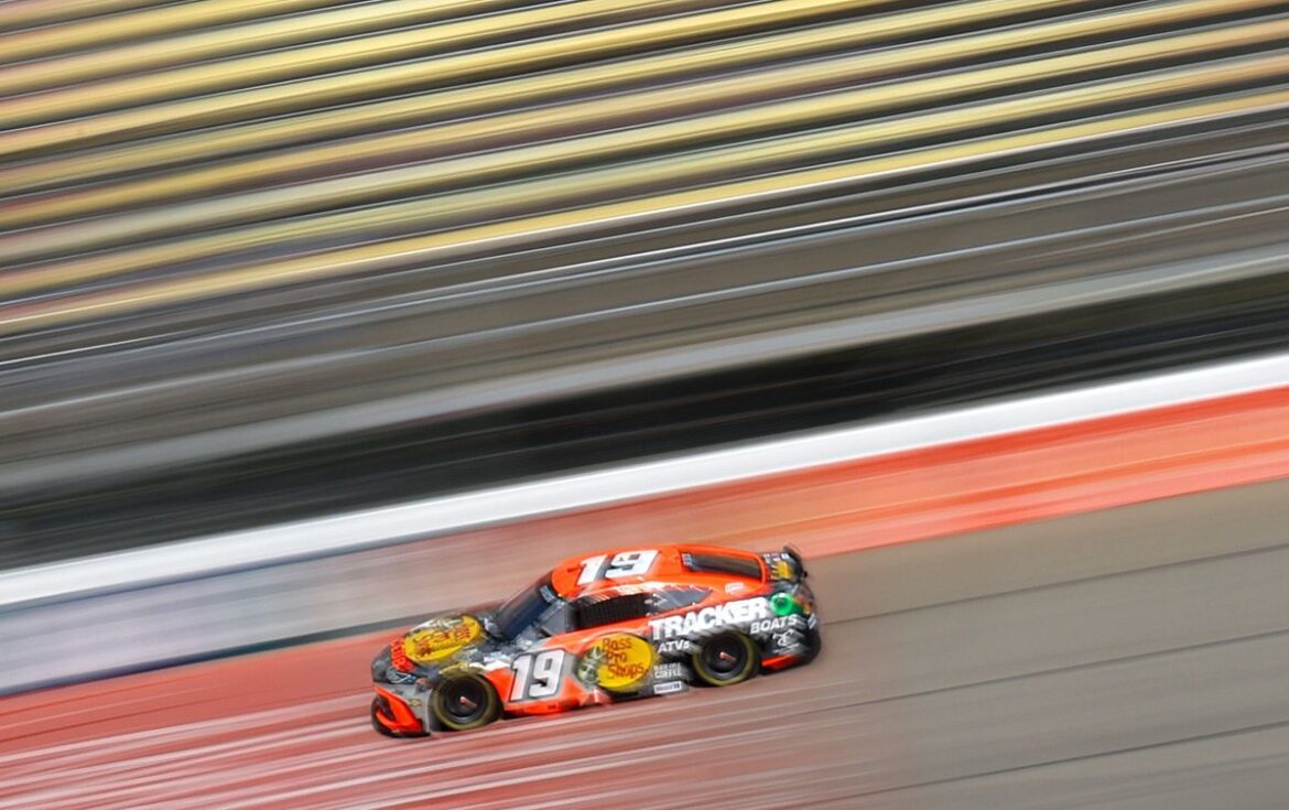 Briscoe Leads Michigan Cup Practice While Three Encounter Tire Issues