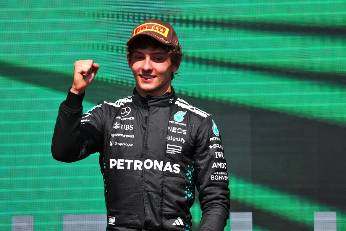 XPB_1354909_HiRes.jpg Antonelli thanks Russell after his first F1 podium in Canada.