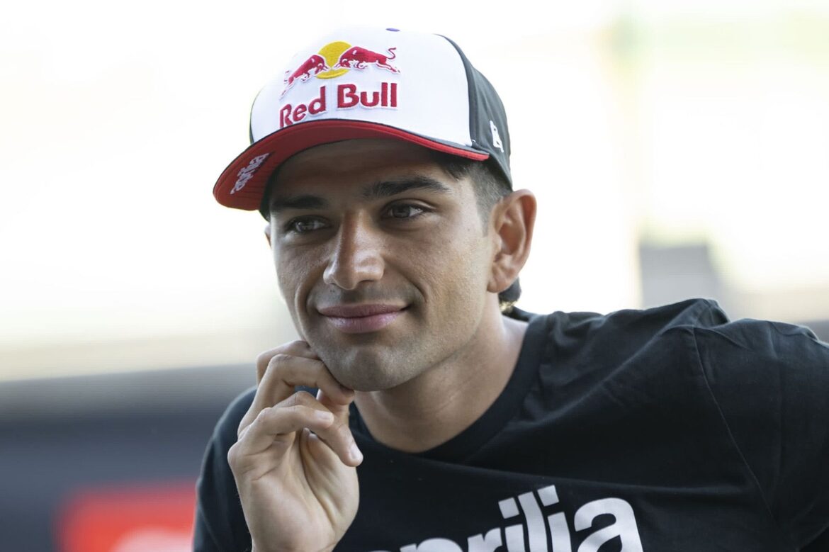 jorge-martin-aprilia-event-at-2.jpg Jorge Martin's manager asserts he is 'available to sign with any team' in MotoGP.