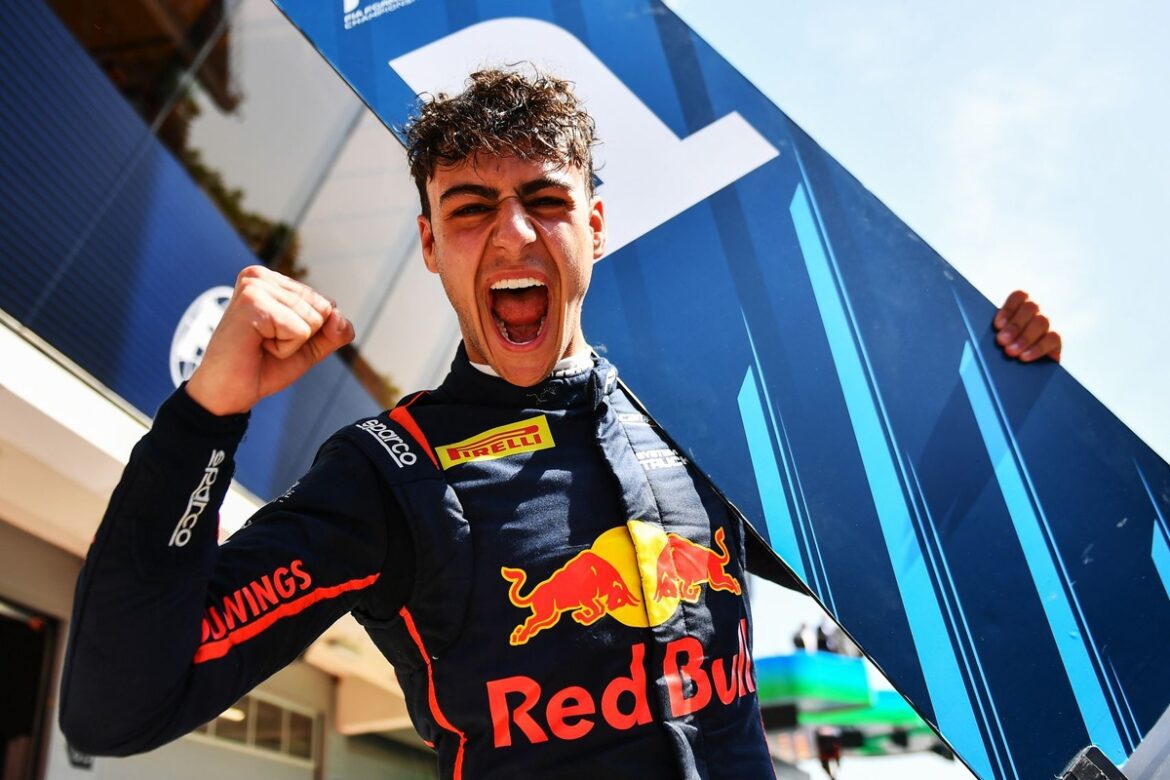 racewinnaar-arvid-lindblad-cam.jpg Red Bull seeks exemption from FIA superlicence requirements for F1 junior driver.