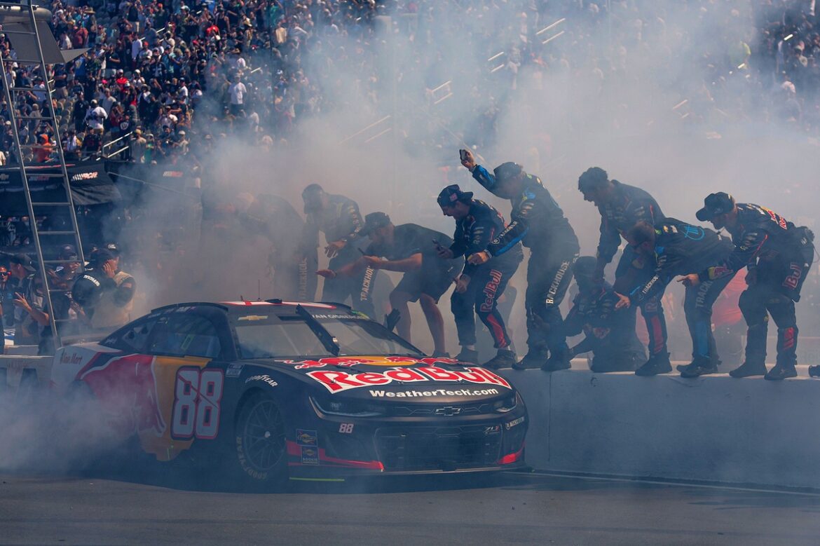 1752523147_shane-van-gisbergen-trackhouse-3.jpg Shane van Gisbergen triumphs in thrilling NASCAR Cup event at Sonoma.