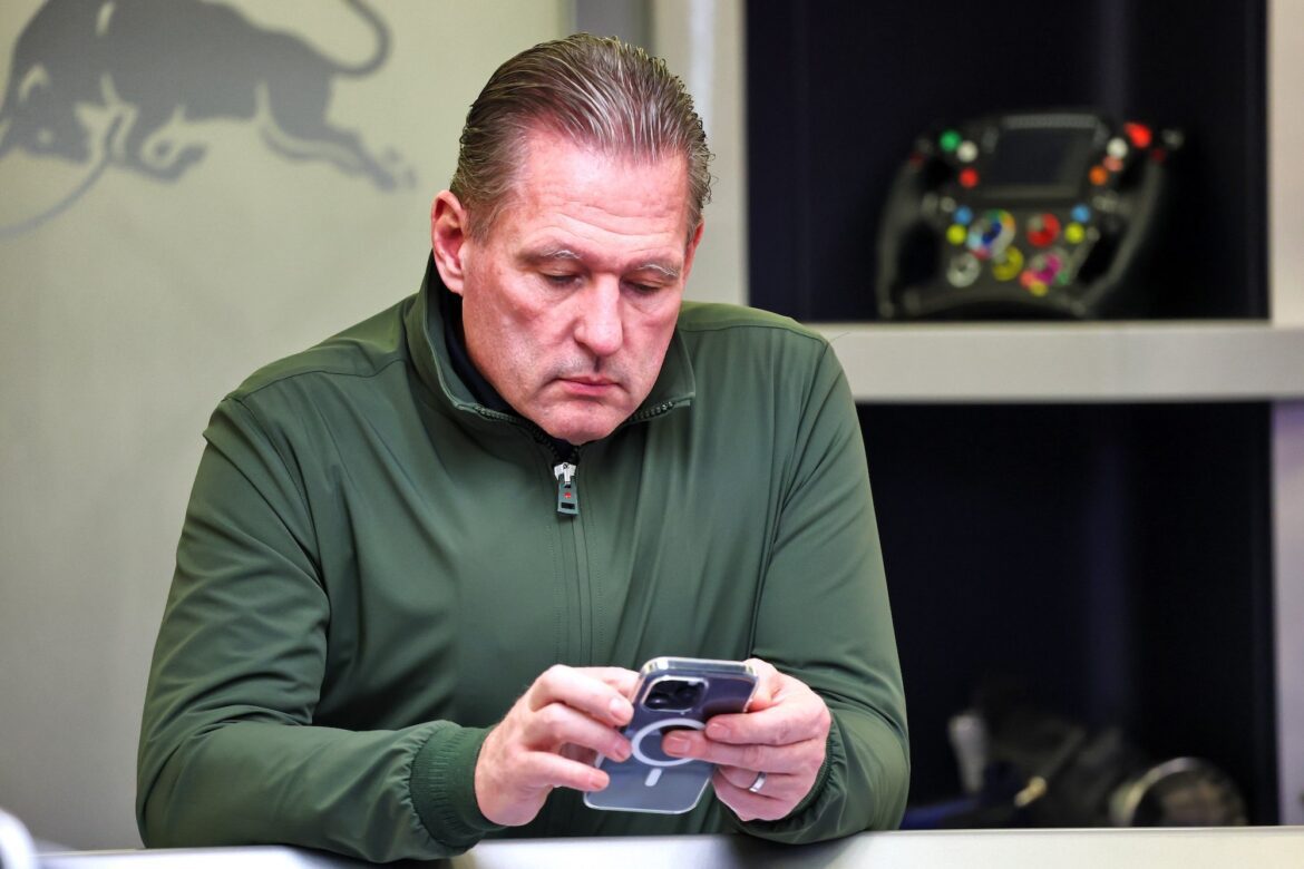 XPB_1327832_HiRes.jpg Brundle claims Jos Verstappen may have played a role in Horner's downfall.