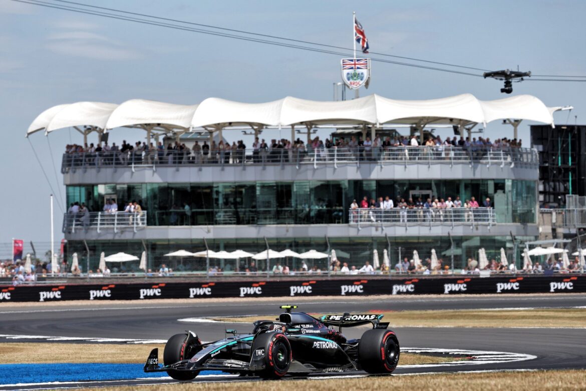 XPB_1358032_HiRes.jpg Antonelli discusses tough Friday and seeks a comeback against McLaren and Ferrari.