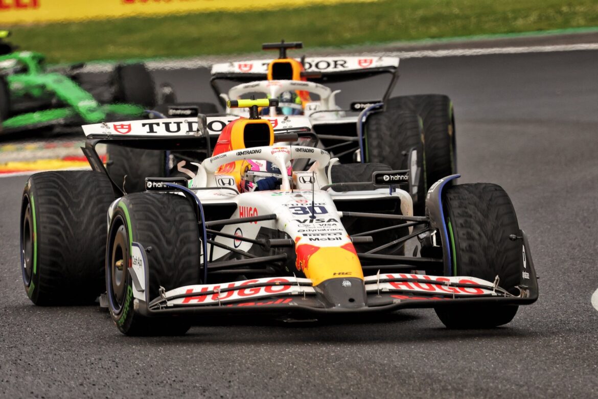 Lawson disagrees with Verstappen regarding the delayed start of the race at Spa.