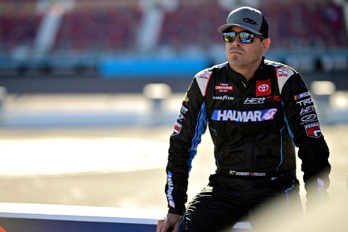 stewart-friesen-halmar-friesen.jpg Stewart Friesen sustains a fractured pelvis and broken leg in a horrifying accident.