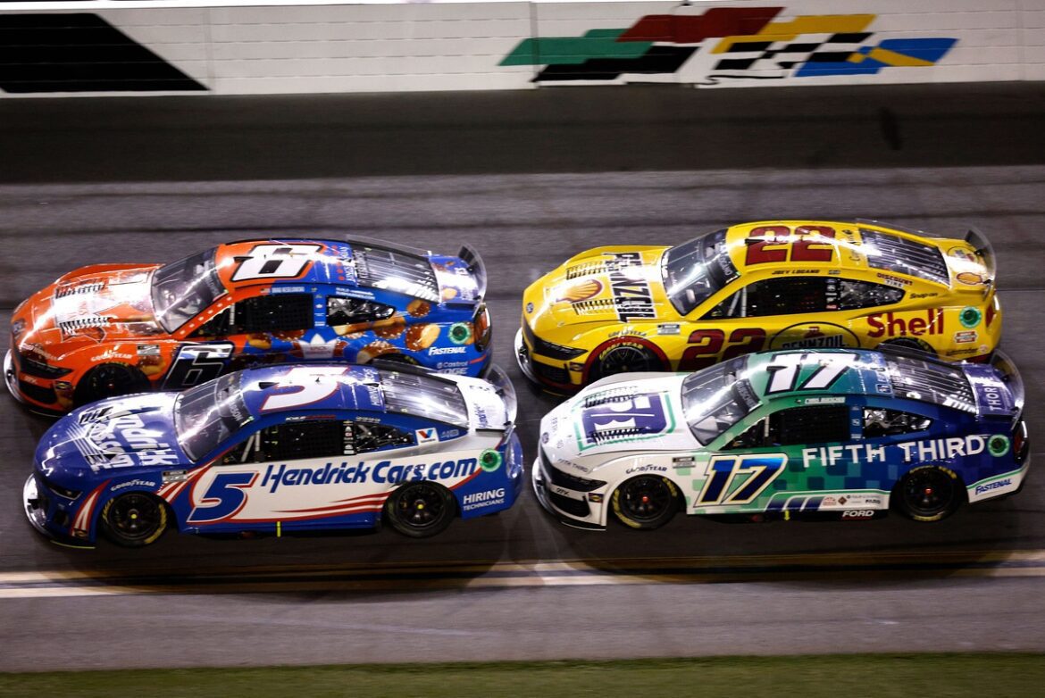 Kyle Larson states that "you can't move anywhere" due to Daytona's 'traffic jam.'