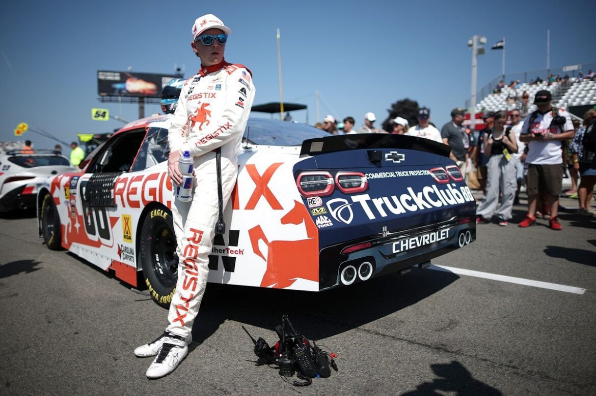 connor-zilisch-jr-motorsports-.jpg Connor Zilisch breaks collarbone in surprising crash during victory celebration.