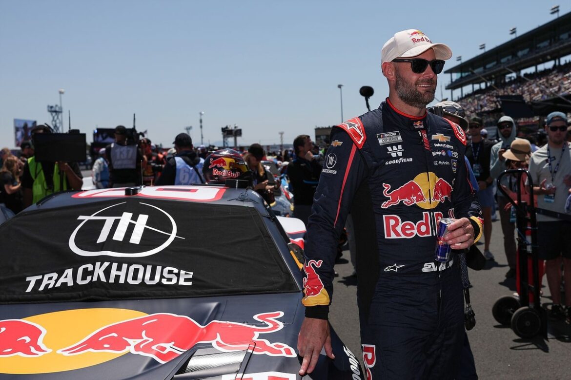 Shane van Gisbergen inks a multi-year contract renewal with Trackhouse.