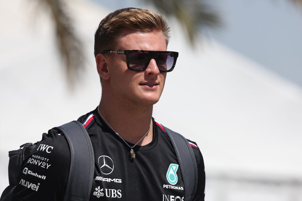 0001190602_HiRes_083FLVL0B515HD0XM8Y2O0SY5NGG.jpg Mick Schumacher declines reserve role at Cadillac and opts to race in the WEC with the brand.