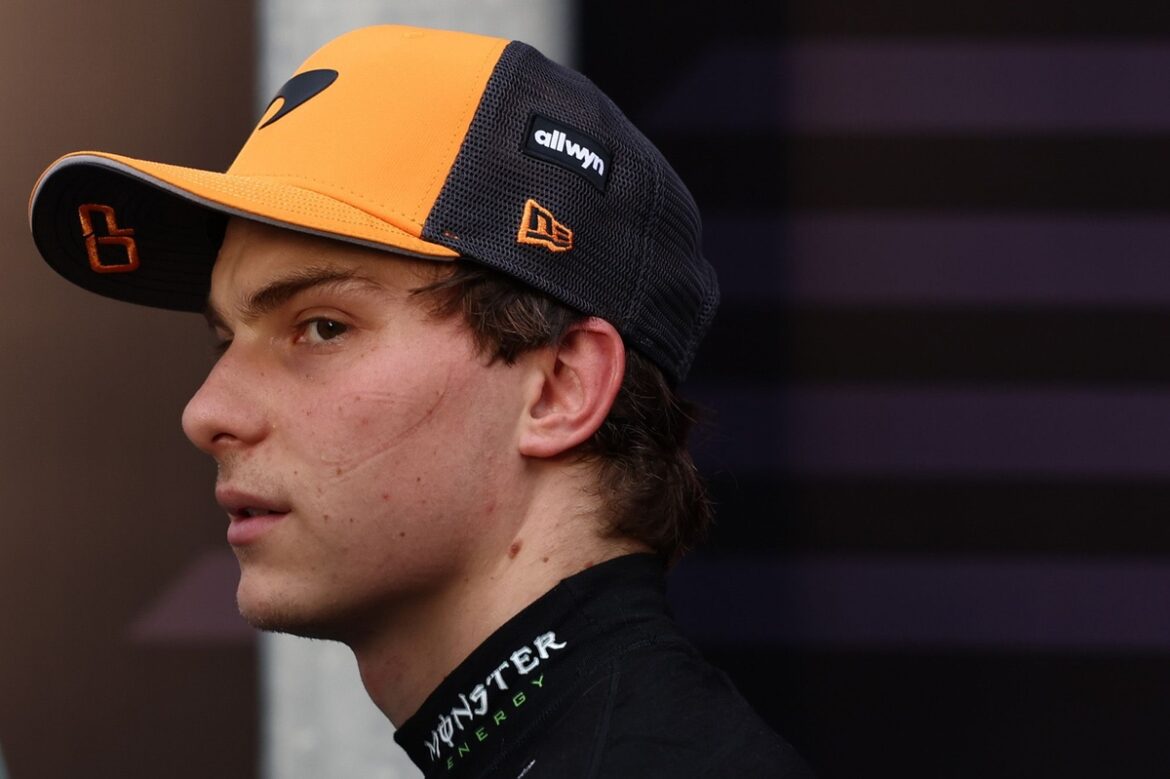 Anthony Davidson highlights the cause of Oscar Piastri's crash in Baku.