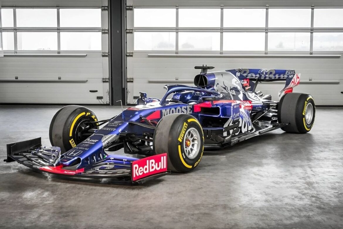 2019-toro-rosso-str14-rolling-.jpg 2019 Toro Rosso STR14 Rolling Chassis to be Auctioned for £400,000