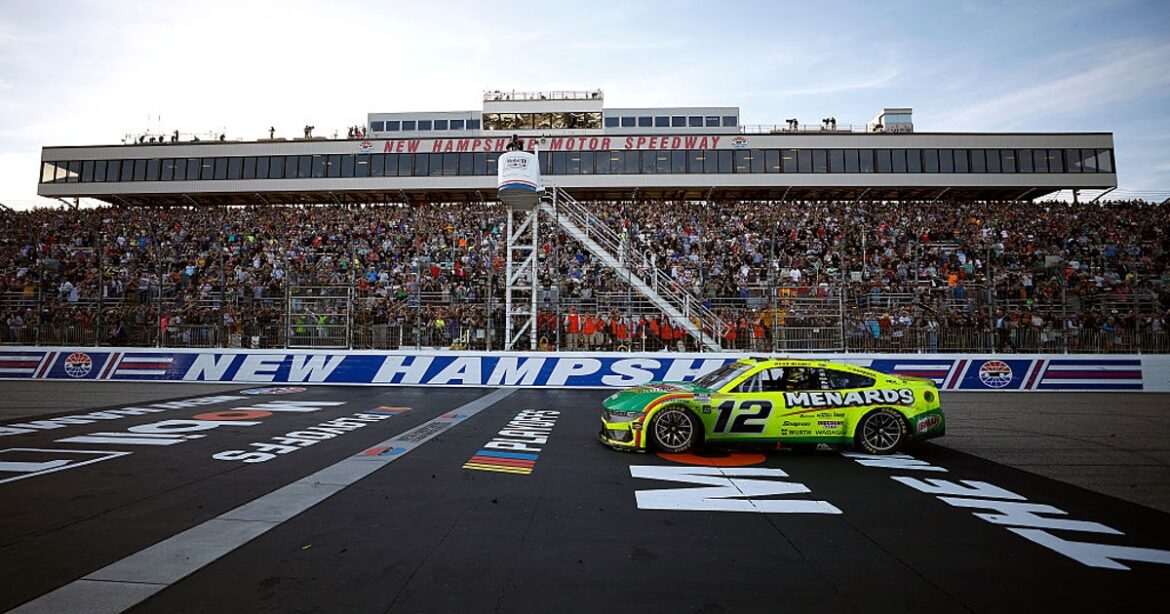 GettyImages-2236631590.jpg Blaney fends off Berry to secure victory in Round of 12 opener at Loudon.