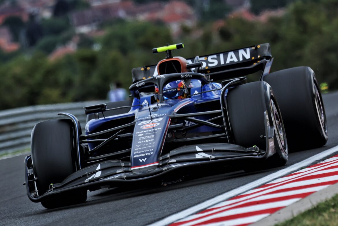 Sainz praises Williams but doesn't rule out a return to Ferrari in the future.