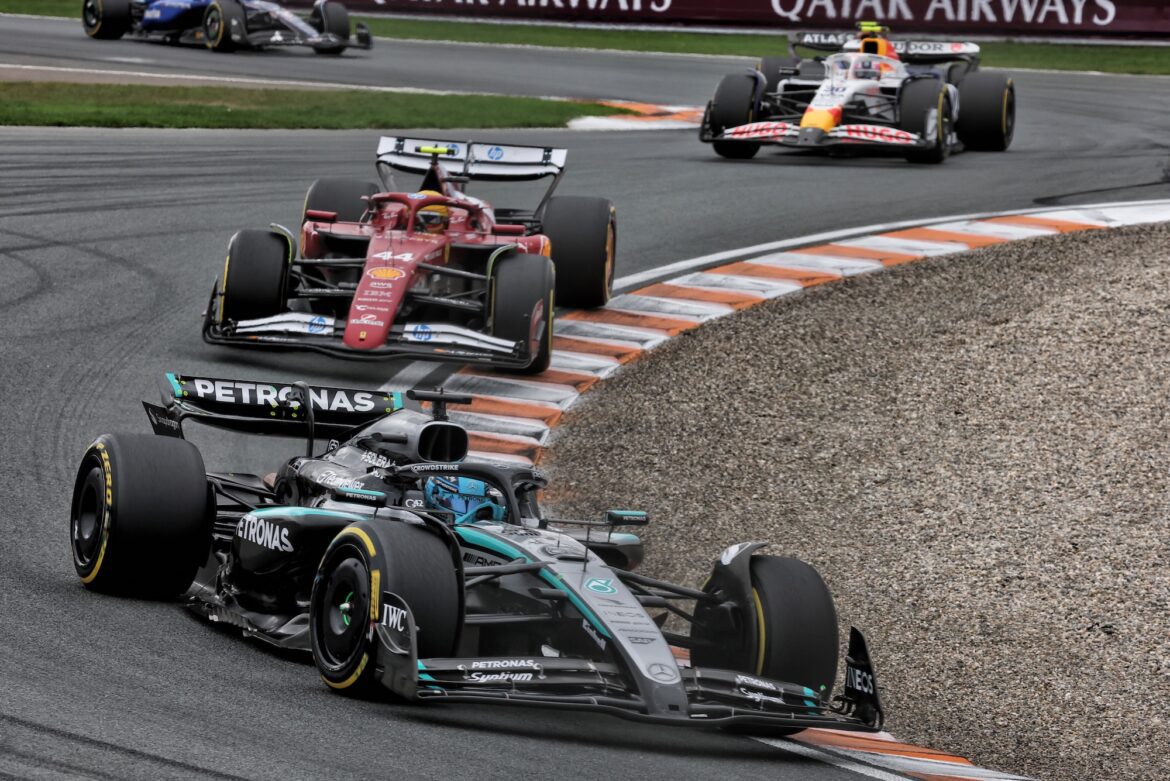 XPB_1368544_HiRes.jpg Russell challenges the stewards' decision following contact with Leclerc.
