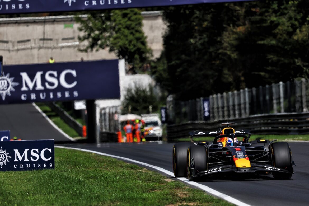 XPB_1371658_HiRes.jpg Red Bull fine-tunes the RB21, restoring Verstappen's competitiveness.