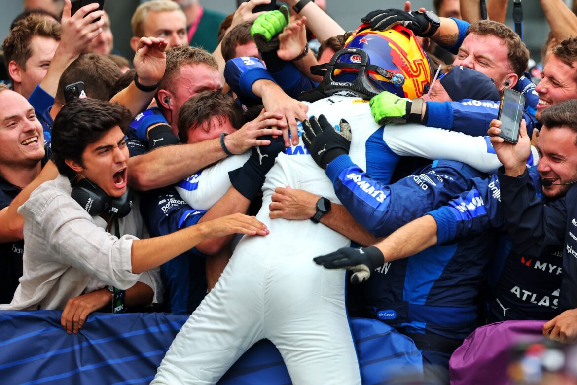 XPB_1374651_HiRes.jpg Vowles sees podium in Azerbaijan as a fresh start for Sainz.