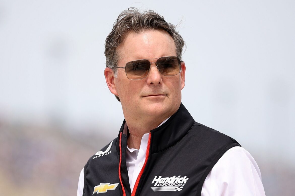 Jeff Gordon understands Denny Hamlin's frustration in Kansas.
