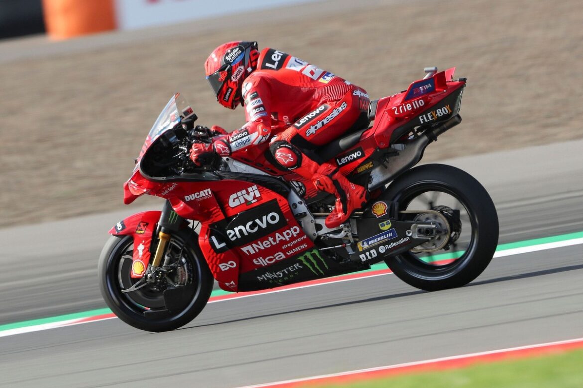 1761224804_marc-marquez-ducati-team-2.jpg "I don't think any bike can compete with Marc Marquez in 22 races," says Alex.