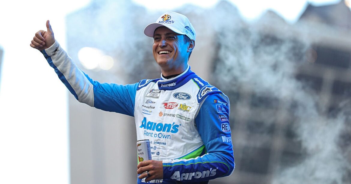 Zane Smith inks new contract extension with Front Row.