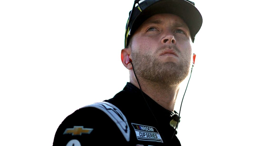 GettyImages-2236475740.jpg Byron considers Martinsville's do-or-die scenario as 'preferable to be in'