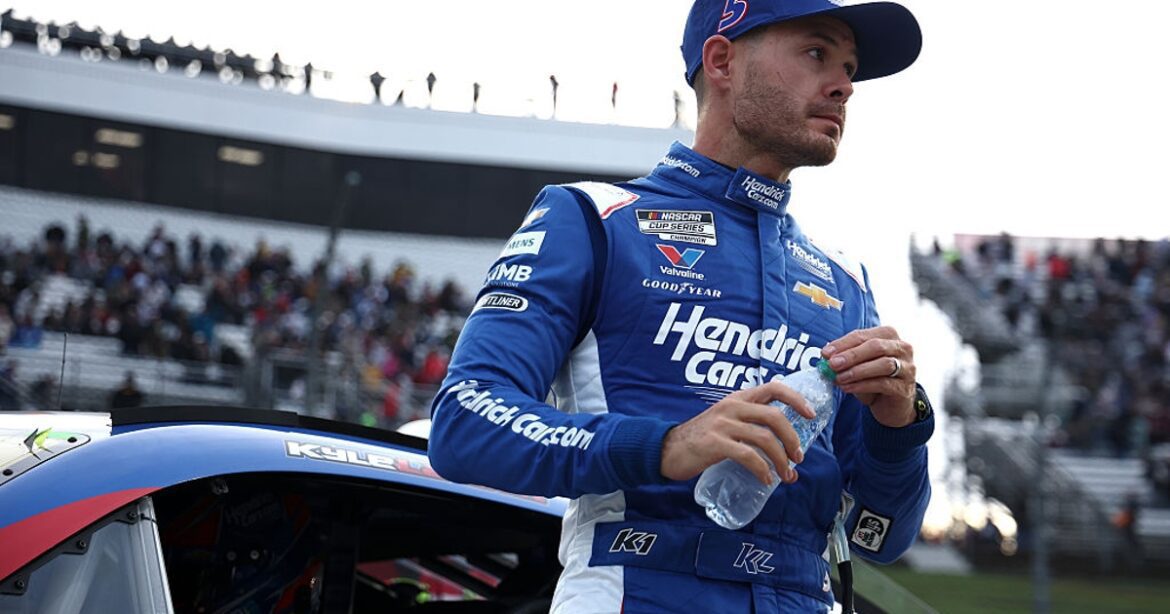 GettyImages-2243478982.jpg Larson secures the last Championship 4 position at Martinsville.