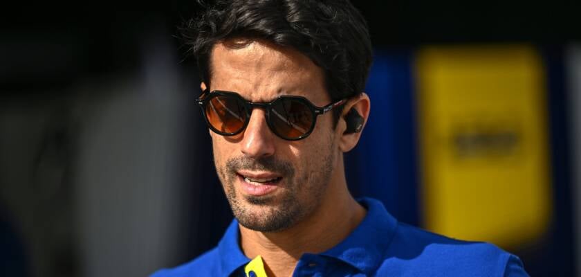 S0G_1888_JB1vbOJ3_20241105114008-2048×2048-1-crop-1761851796-1947×927.jpg Di Grassi claims that "Crashgate" harmed his career.