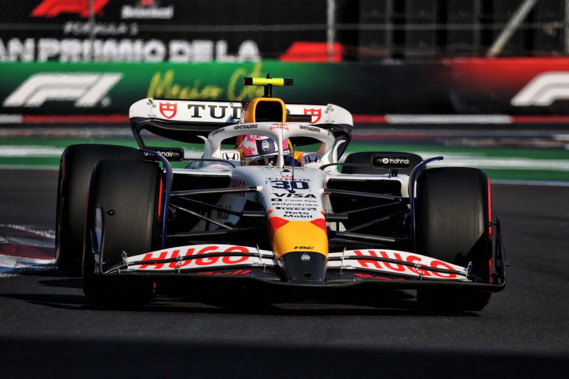 XPB_1382242_HiRes.jpg Lawson criticizes Sainz for crash in Mexico.