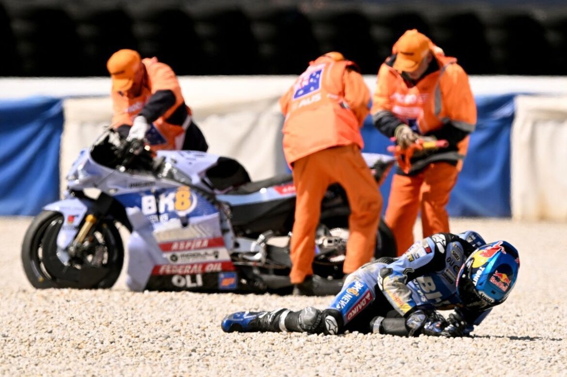 fermin-aldeguer-gresini-racing-2.jpg MotoGP regulation amendment prohibits riders from getting back on their bikes after crashes during late qualifying sessions.