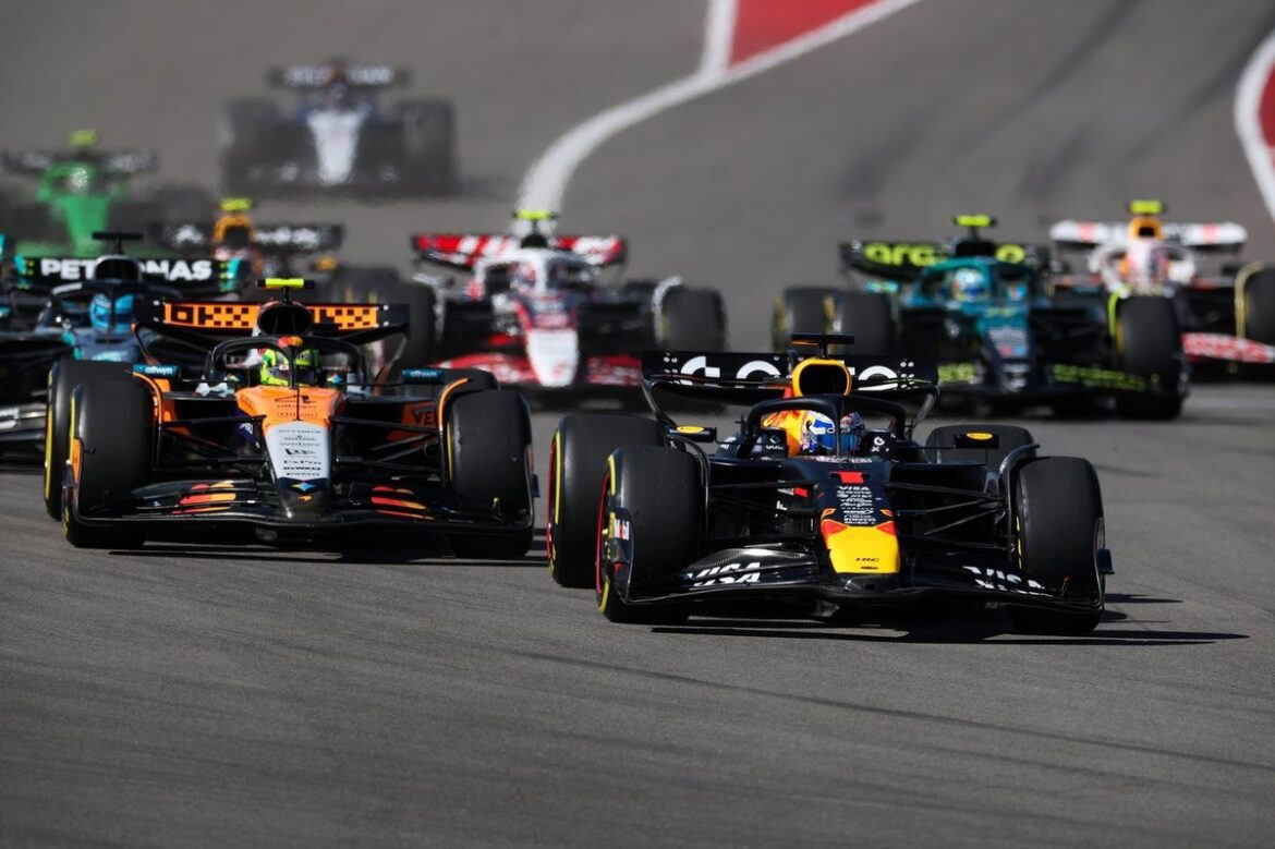 lando-norris-mclaren-max-verst-4.jpg It's a sprint to the first corner.