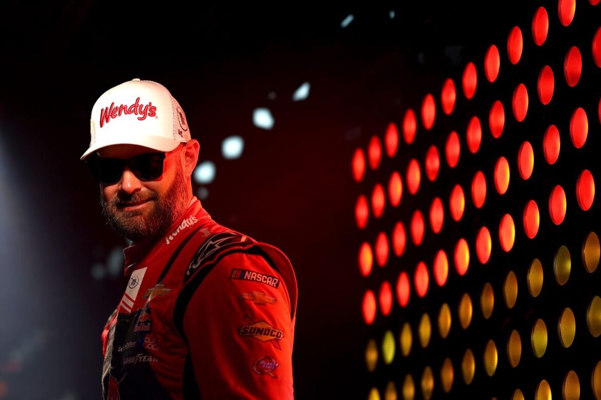 shane-van-gisbergen-trackhouse.jpg Versatile Shane Van Gisbergen Comes to Roval as the Top Contender