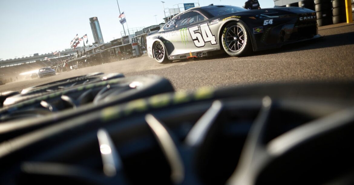 Gibbs heads challenging final Cup Series practice of 2025 in Phoenix