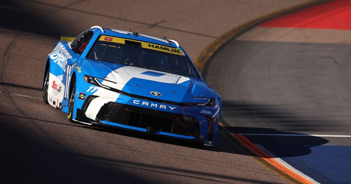 Hamlin grabs the pole position in Phoenix, with Byron and Larson closely trailing him.
