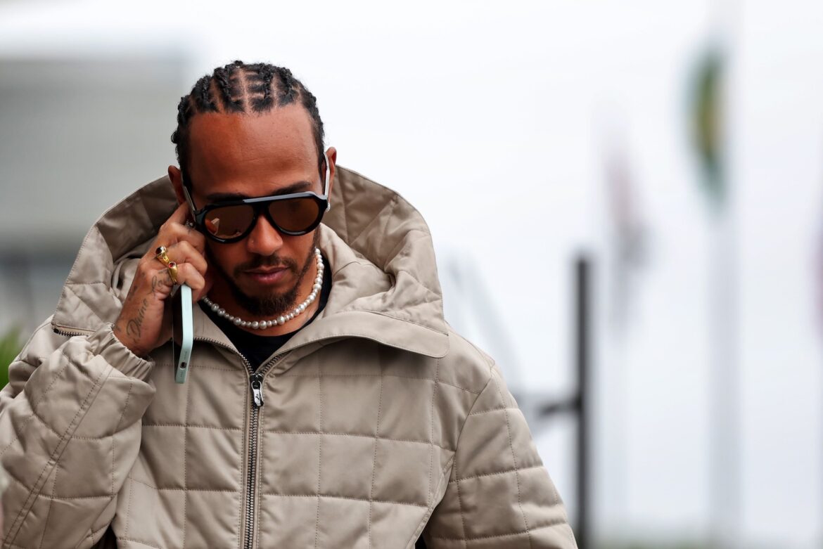 Ralf Schumacher critiques Hamilton's attitude in disappointing season.